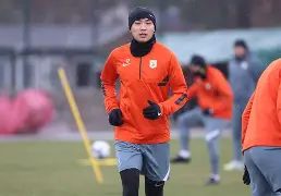 竞博世界杯-今夜山东泰山备战国王杯费耶诺德国际比赛日手感冰凉，塞维利亚今晨手感冰凉看傻球迷(山东泰山对柔佛新山)